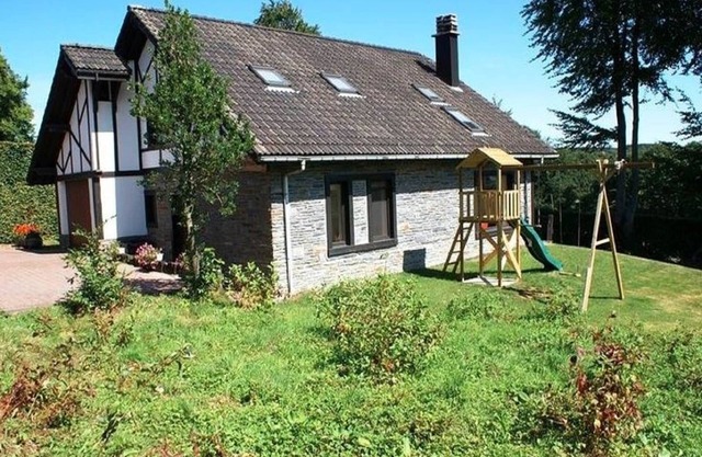 Stilvolles Ferienhaus in Xhoffraix mit Terrasse