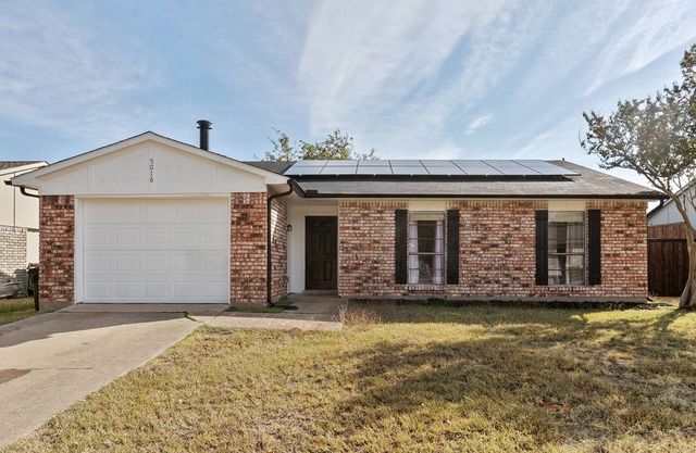 Stylish Home 3Bed 2Bath Yard & Ample Amenities