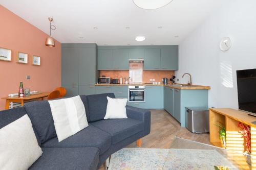 Stylish Home Beautiful Views & Parking Stroud