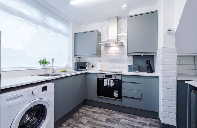 Stylish Home in Manchester | | Ideal for Business & Groups - Sleeps 8!