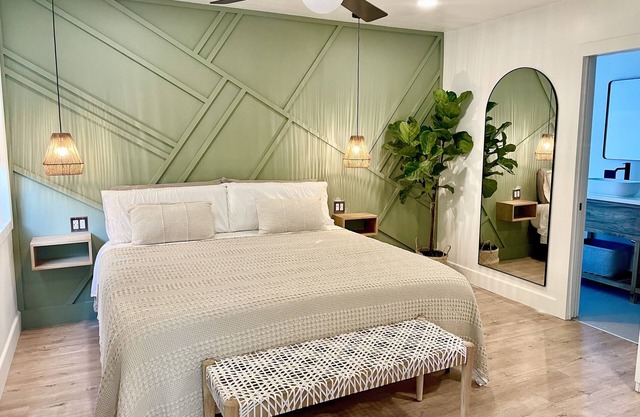 Stylish home with a rooftop deck. Restaurants, bars & beach are just steps away!