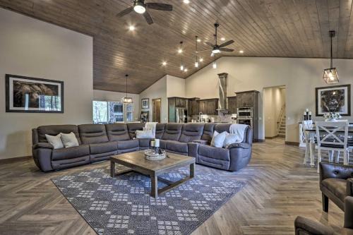 Stylish Home with Expansive Deck in Show Low!
