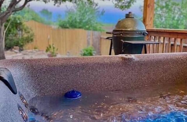 🌵 Stylish Hot Tub Oasis 🌵