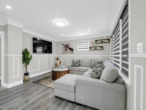 stylish house in south windsor-2 bedrooms