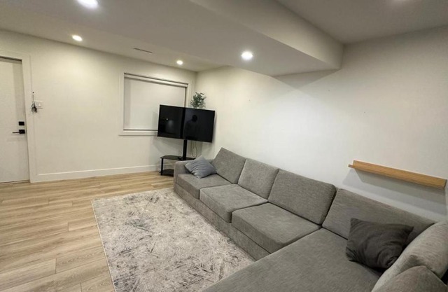Stylish Independent Holiday Home - 20 Min to Vancouver