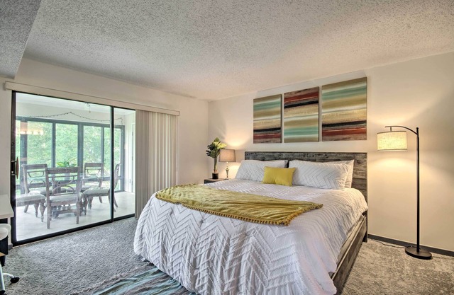 Stylish Lake Ozark Condo- 4 seasons porch