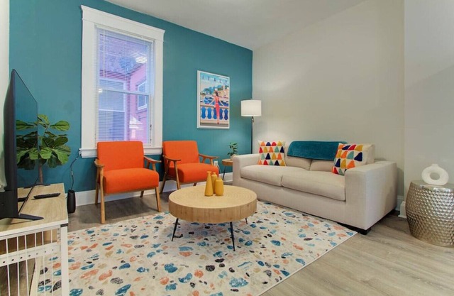 Stylish Little Italy Two Bedroom w/ Parking Space