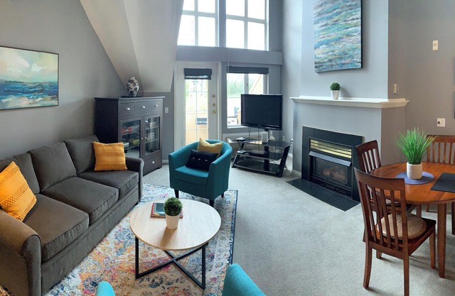 Stylish Loft With Scenic View - 315