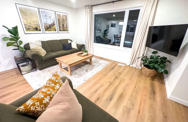 Stylish Luxury in Central Location - Family Friendly!