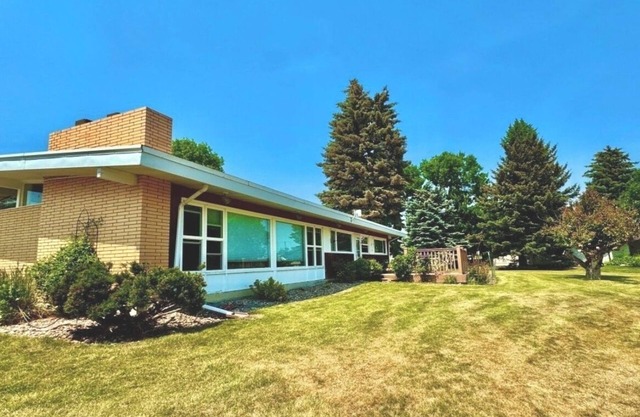 Stylish Mid Century 4-Bedroom House in Fort Benton