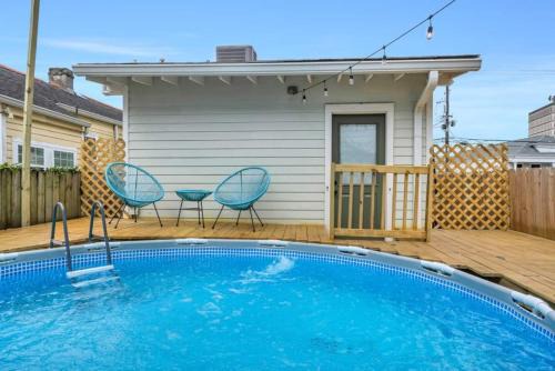 Stylish Mid-city Stay Pool & Central Location