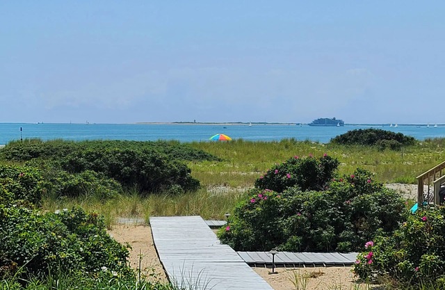Stylish & Modern 2BD Bayfront Cottage--Water Views, Direct Beach Access, A/C, Shorter Stays Available!