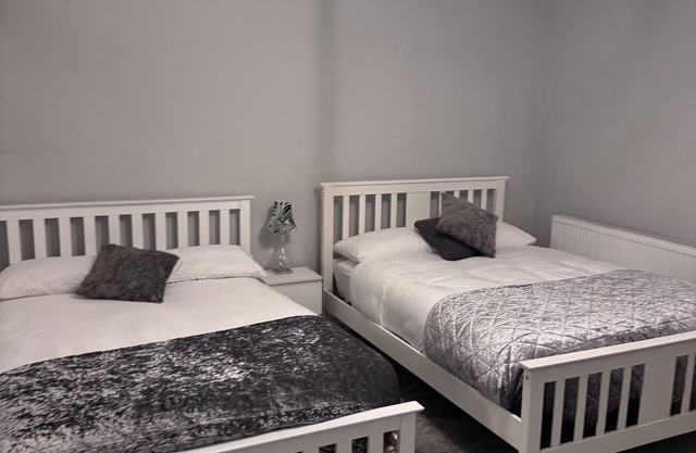 Stylish & Modern 3-Bed Home in Droylsden, Manchester – Prime Location & Comfort.