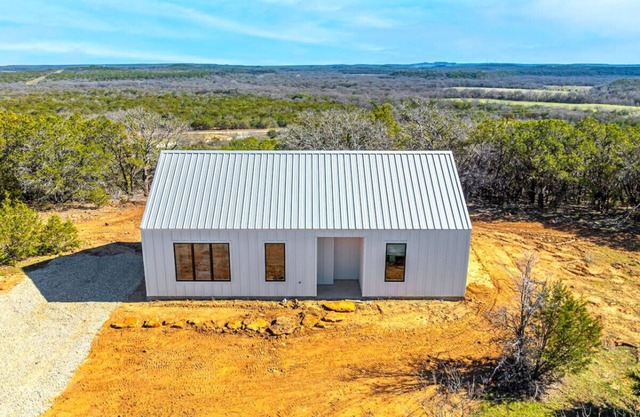 Stylish Modern Cabin with hill country views!