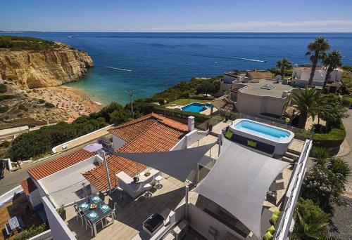 Stylish & Modern Carvoeiro Villa 2 Bedrooms Villa Benagil Stunning Views & Roof Terrace With Private Heated Pool Algarve