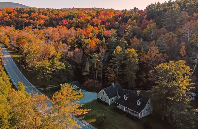 Stylish Modern Farmhouse with Hot Tub & Cabin