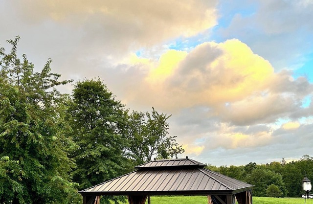 Stylish Modern Retreat: 3.5 Acres + 1 Hour From NYC