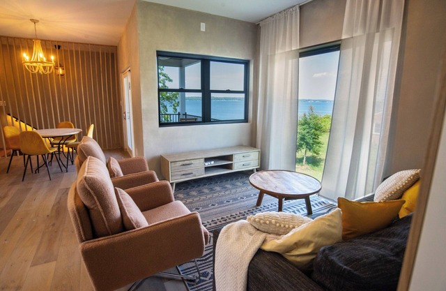 Modernes Haus am Wasser, tolle Aussicht, Sauna, Whirlpool, 1 Stunde bis DC