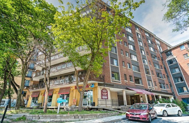Stylish Montreal Apartment: Comfortable Stay in the Golden Square Mile