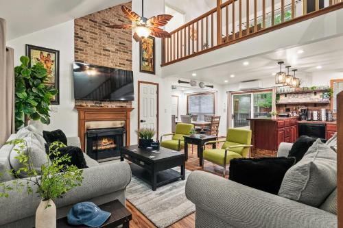 Stylish Mountain Retreat w Hot Tub Firepit Penn Estate Getaway by AvantStay