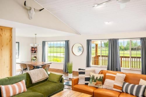 Stylish Mtn Home Fireplace Views