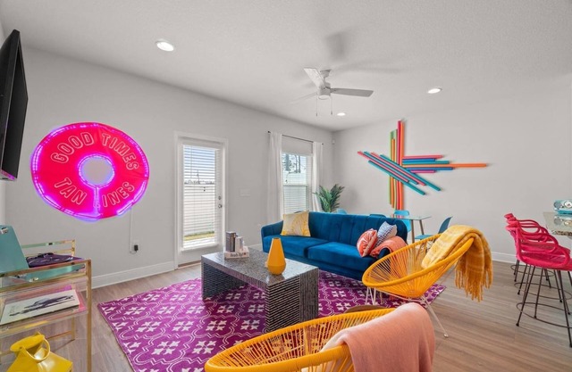 Stylish New Build!★3 Miles→Beach★Pool Access