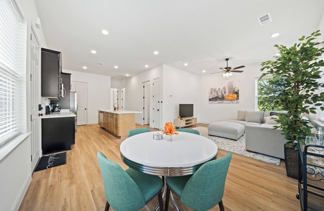 Stylish new build 2BR/2BA getaway w/gated parking