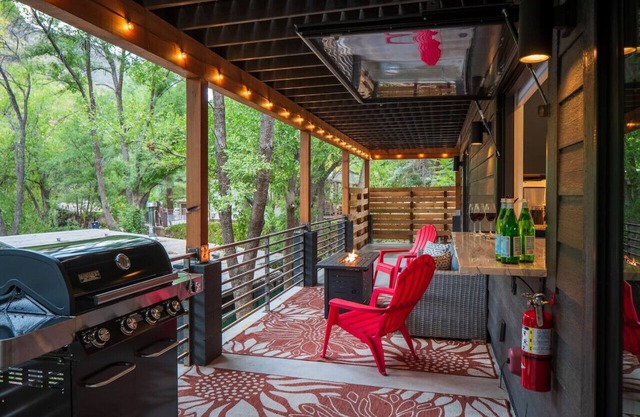 Stylish Oak Creek Home w/ 2 Suites, Spa & Firepit