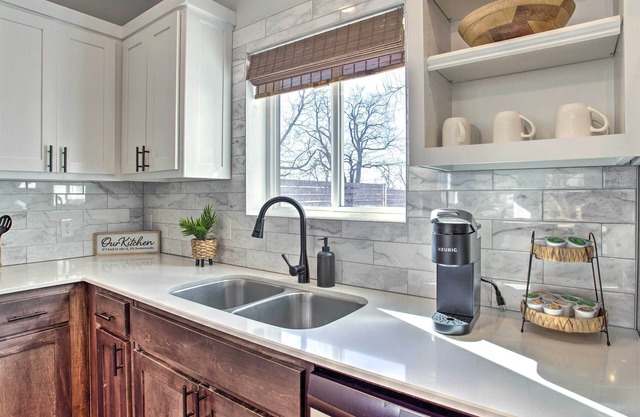 Stylish OKC Farmhouse w/Garden - Close to OU