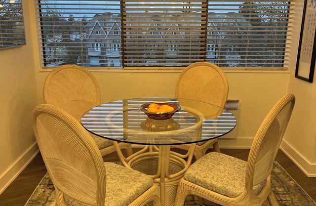 Stylish,one-bedroom waterfront apartment with beautiful views!