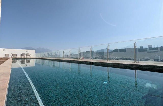 Stylish Panoramic Views City Loft