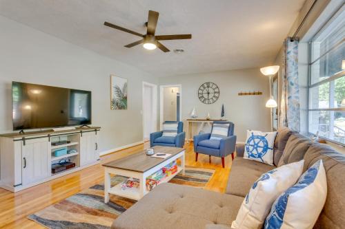 Stylish Pensacola Retreat with Patio and Grill!