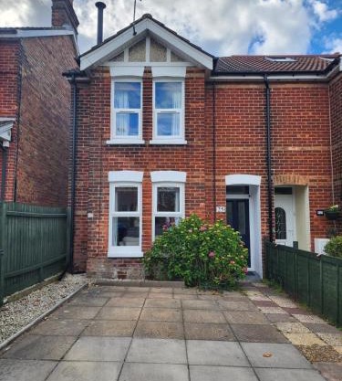 Stylish Poole Stay: 2BD Victorian Home