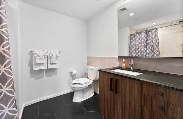 Stylish Retreat in Boston 3BR 2BA, W&d in unit