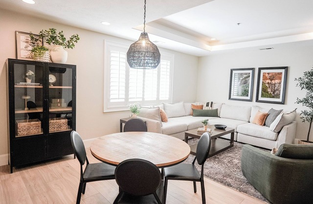 Stylish Riverwoods Retreat