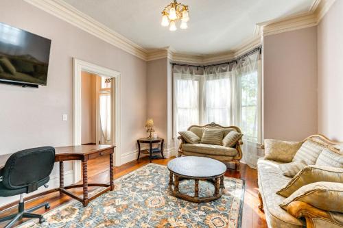Stylish Sacramento Retreat Less Than 1 Mi to Downtown!