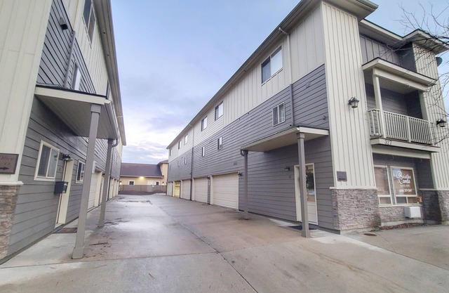 Stylish Sandpoint Vibes - Walk to Town - A/C - BBQ
