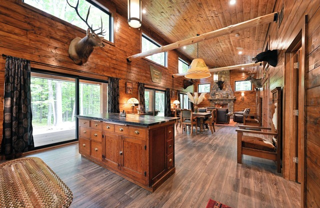 Stylish Signature Lodge, nestled in the Forest, with Teal Lake views