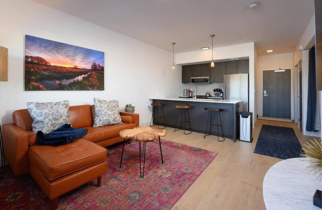 Stylish SoBo Condo - Steps to Main St