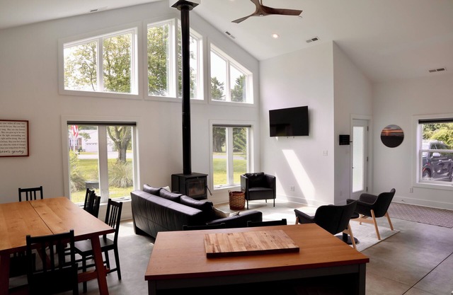Stylish Southpoint Retreat - Spacious 4 Bed Barndominium near Assateague Beach
