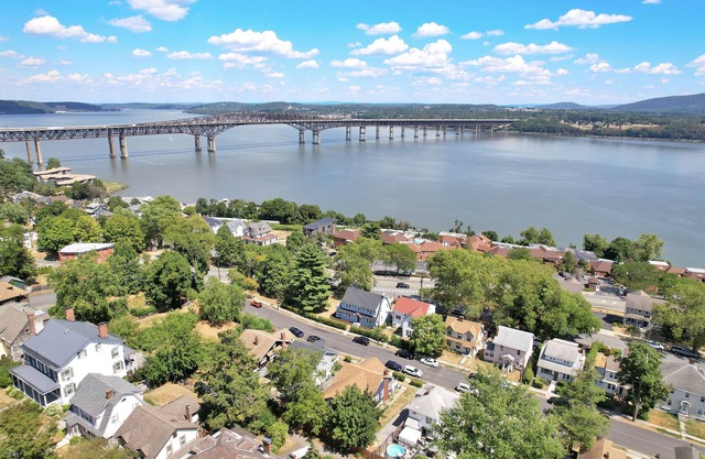 Stylish & Spacious House w/ Hudson River Views