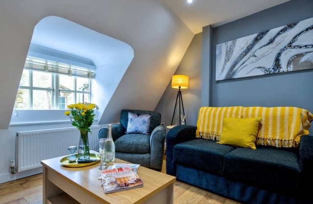 Stylish Stamford Centre 2 Bedroom Apartment - St Paul's Apartments - B
