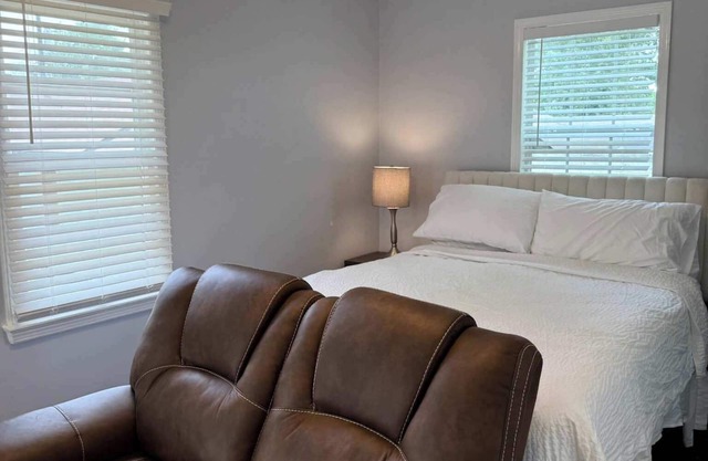 Stylish Stay on Elizabeth-near to Cafes and Music