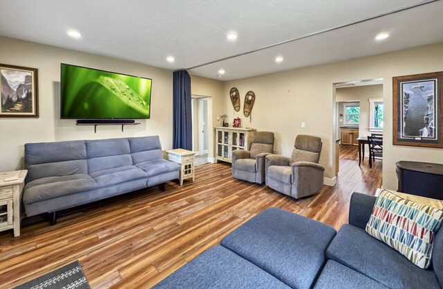Stylish Stay with Pellet Stove Near Downtown Cascade