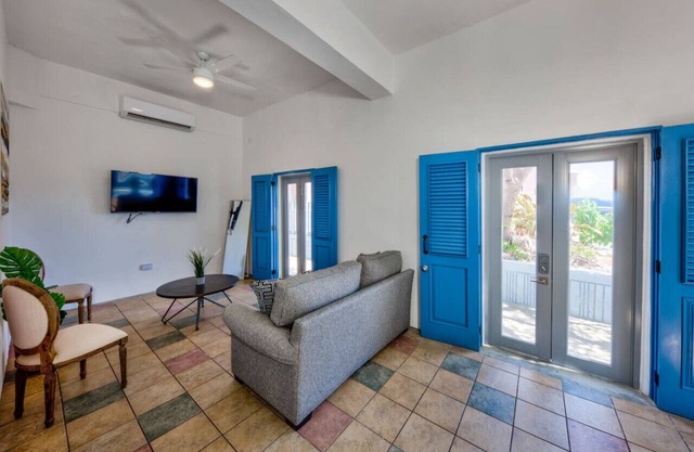 Stylish Stay with Walkable Beach Access and Cafes