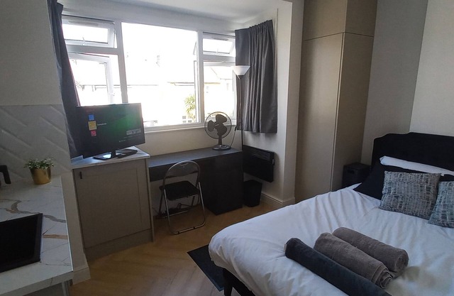 Stylish Studio in Streatham! Stroll to the Station!