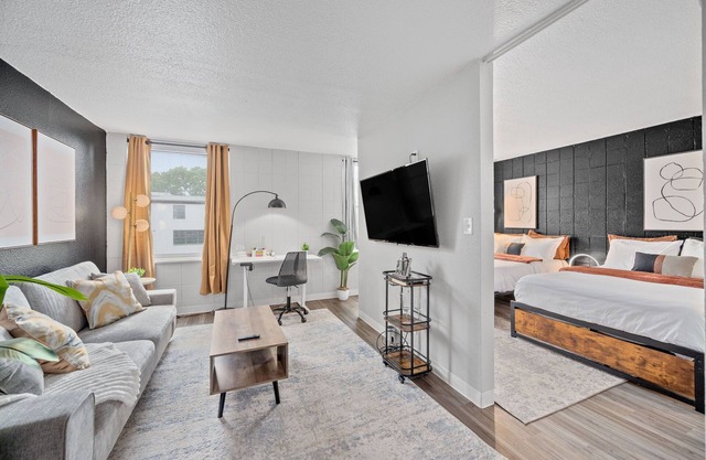 Stylish studio+ Prime Location Cincinnati + workspace + fitness room + smart TVs