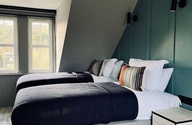 Stylish studio room, twin, en-suite & kitchenette