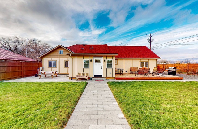 Stylish & sunny lake home with large patio - near beach access & hiking trails