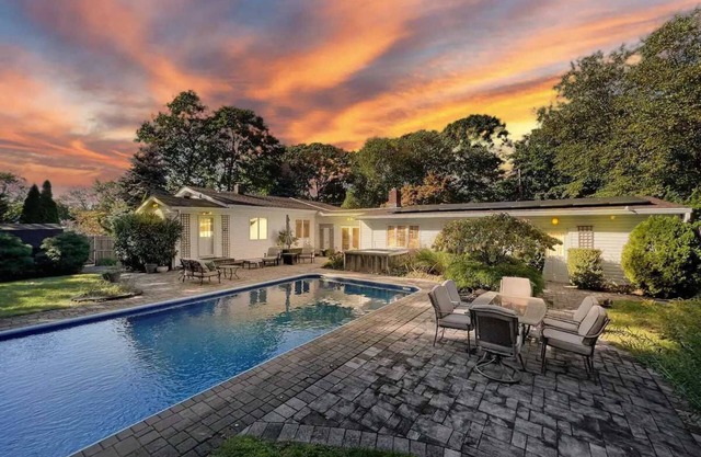 Stylish Sunset Retreat Near Beach, Pool, Hot Tub